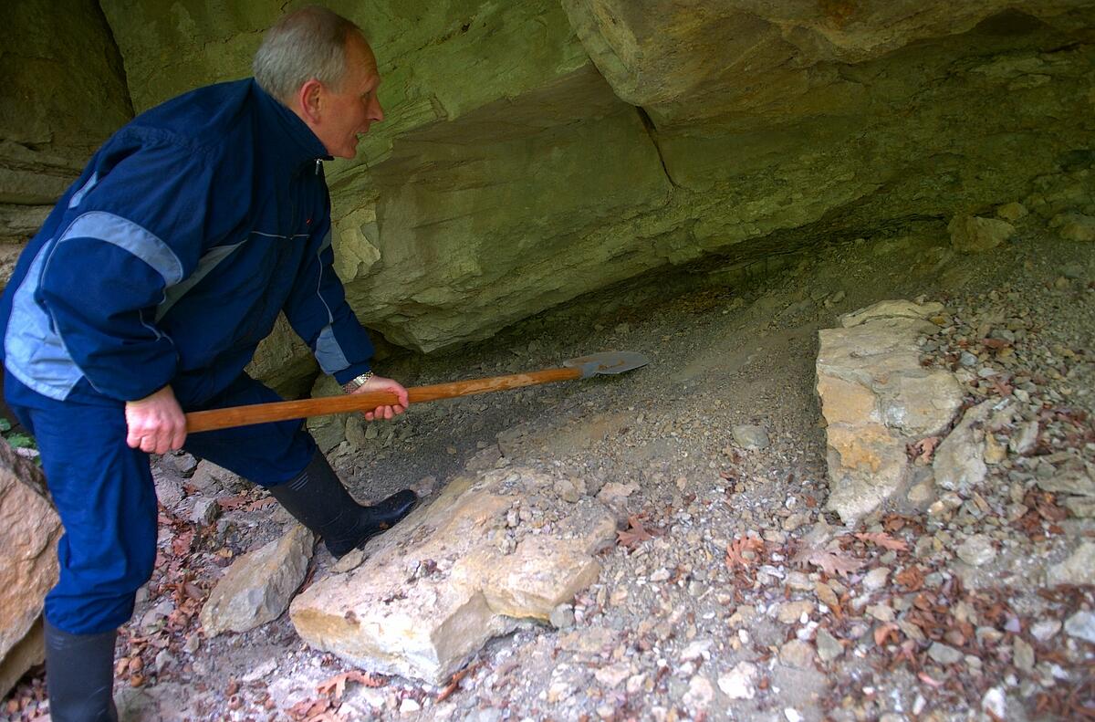 Image: Exposing Pliocene Lignite Bed Near a BEN Village