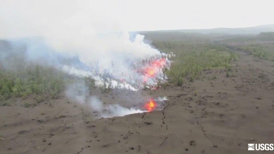 video thumbnail: Fissure Eruption Between Pu'u 'O 'o and Napau Crater