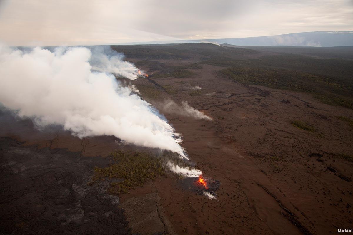 Image: Fissure Eruption Between Pu'u 'O 'o and Napau Craters