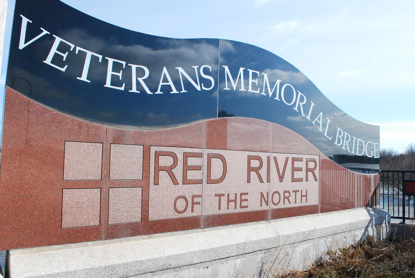 Image: Veterans Memorial Bridge Fargo ND