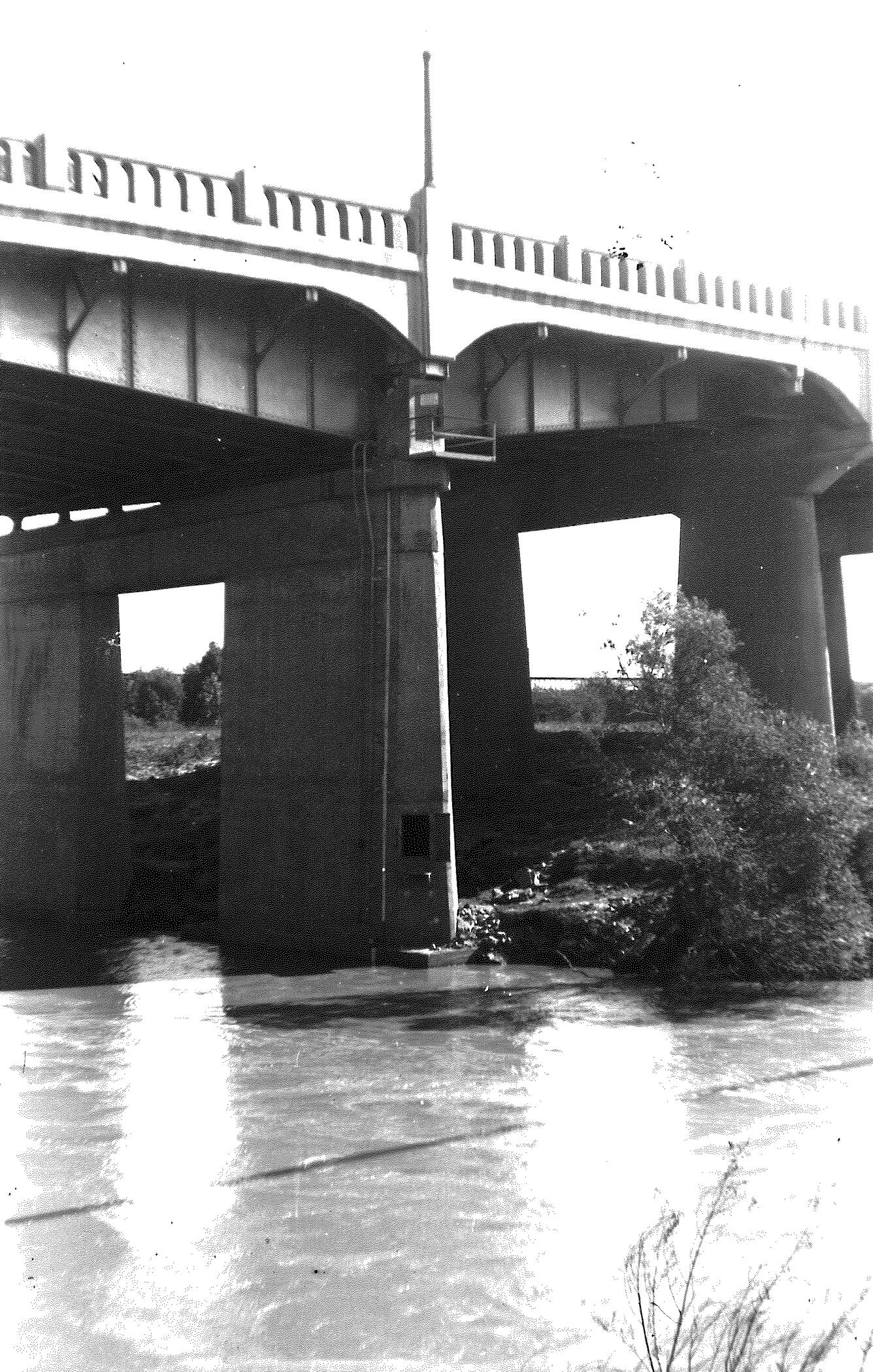 Image: Early USGS streamgage in Dallas, Texas