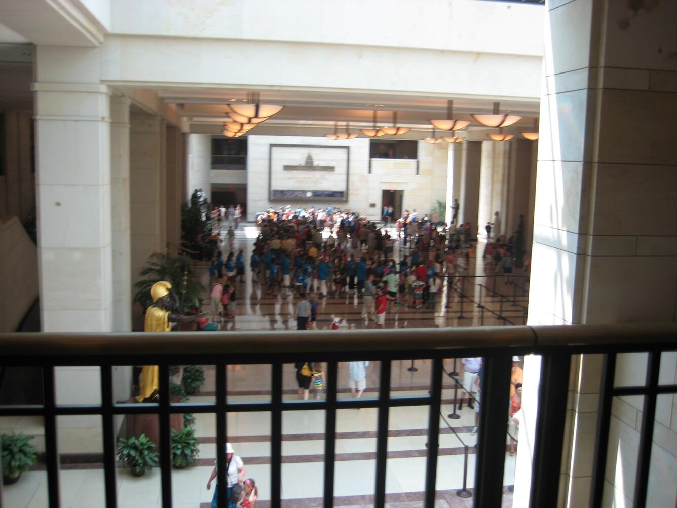 Image: Visitors visiting the U.S. Capitol