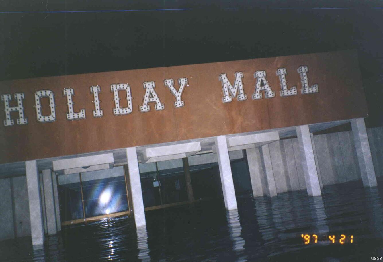 Image: Holiday Mall flooded in 1997