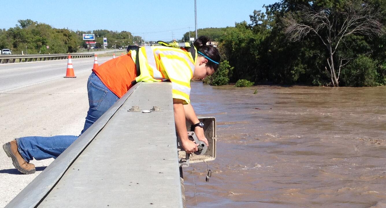 Image: USGS Responds to Near Record Flooding in Central Texas