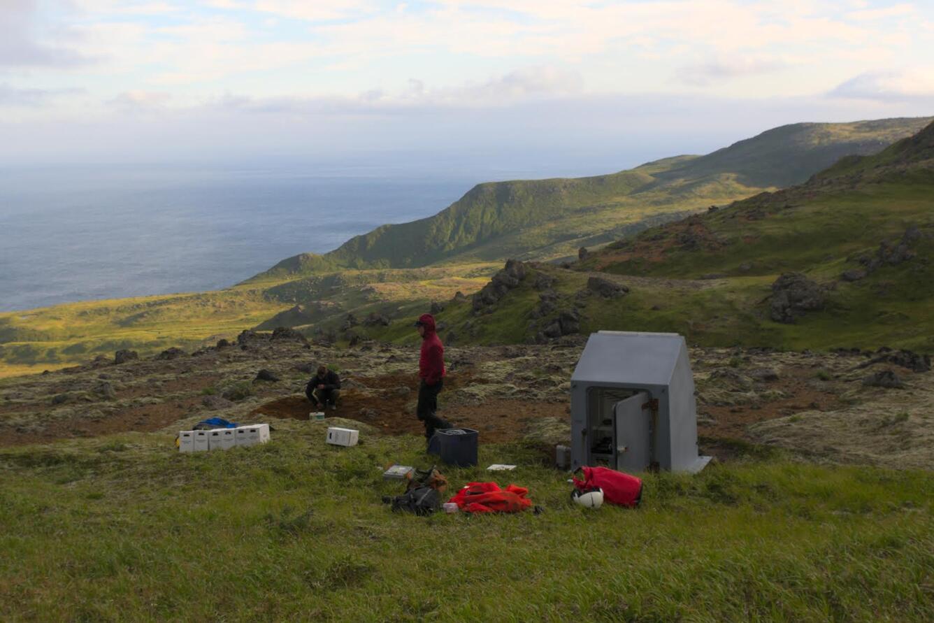 Image: Repairing Seismic Stations in Alaska