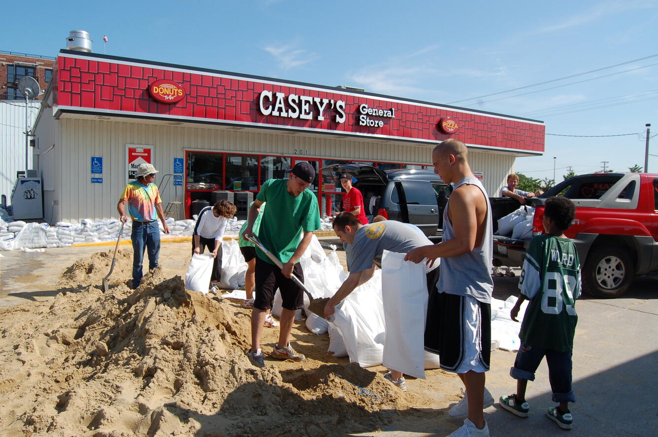 Image: Residents Filling Sandbags