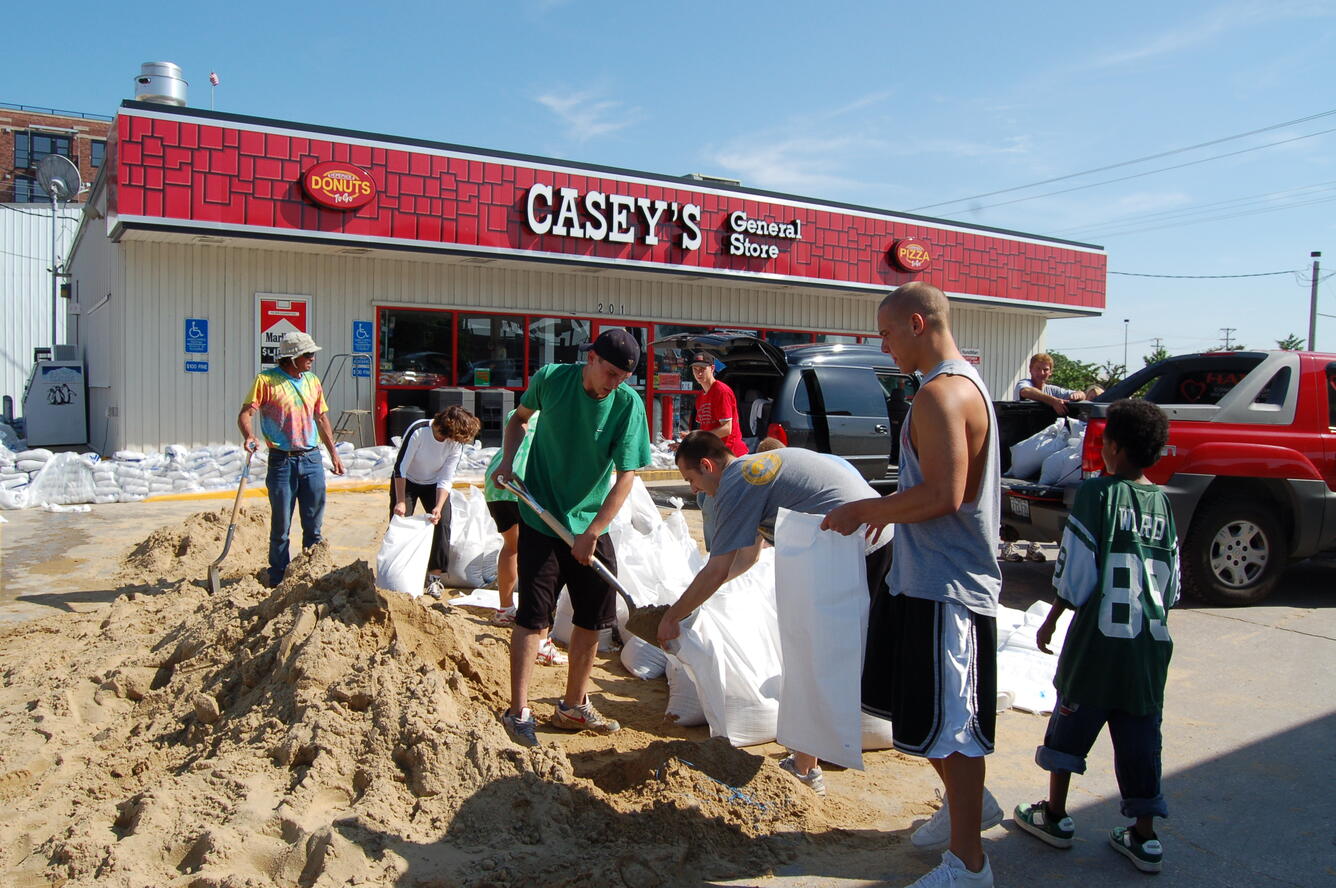 Image: Residents Filling Sandbags