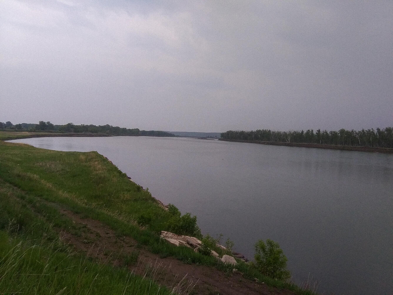Looking downstream of the Missouri River from USGS 06175510 streamgage