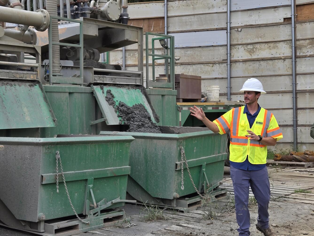 A USGS geologist gives a tour of a drilling site
