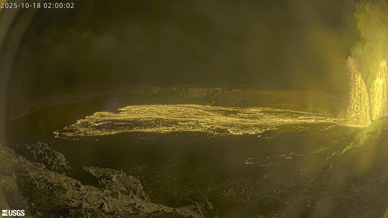 Webcam image of volcanic eruption