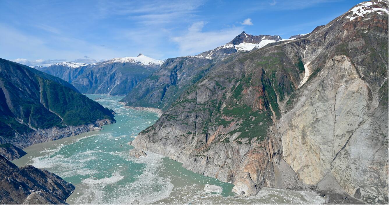 Photo of a mountainous landscape with the landslide on the right 