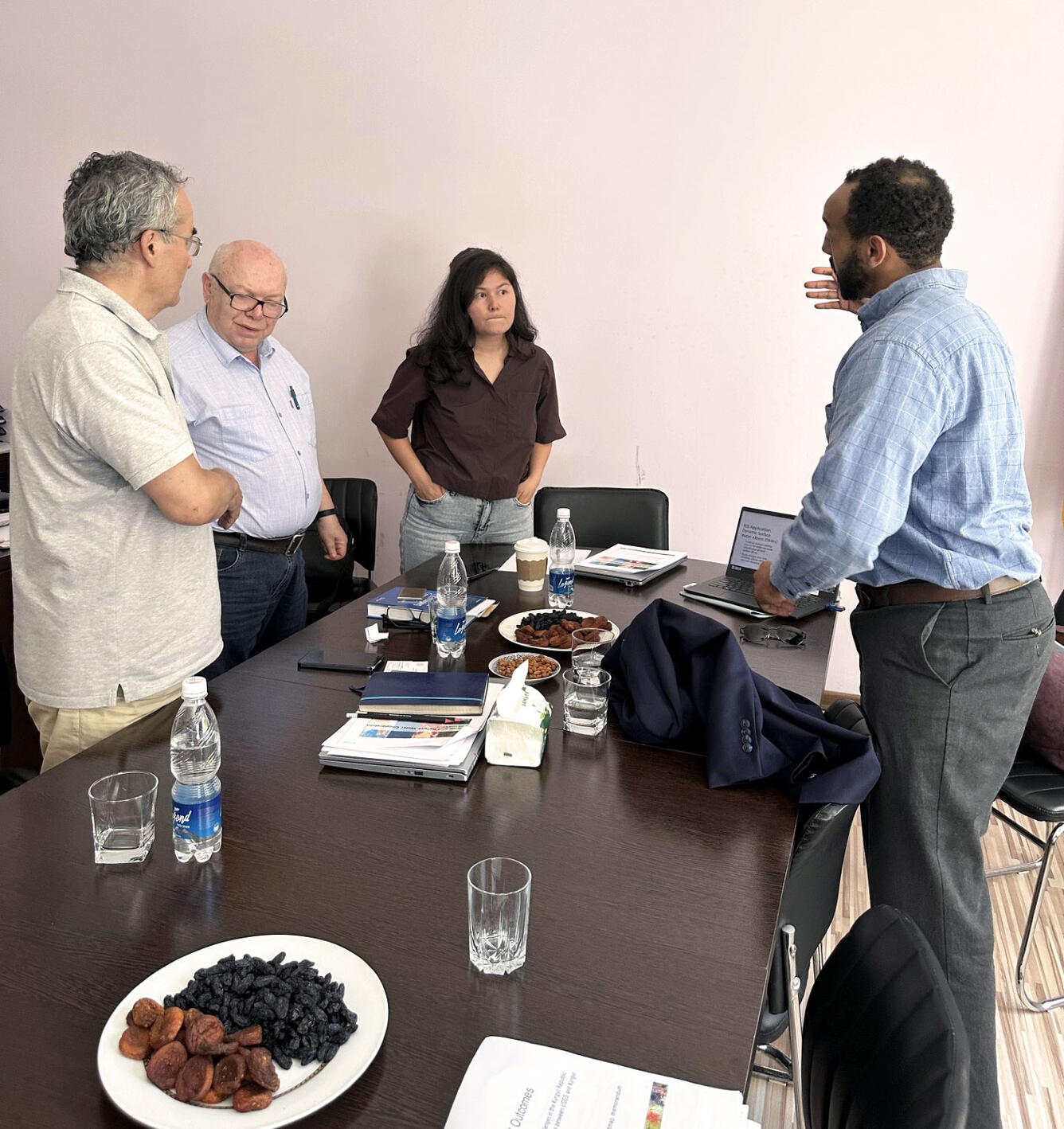 A post meeting discussion with Kyrgyz researchers 