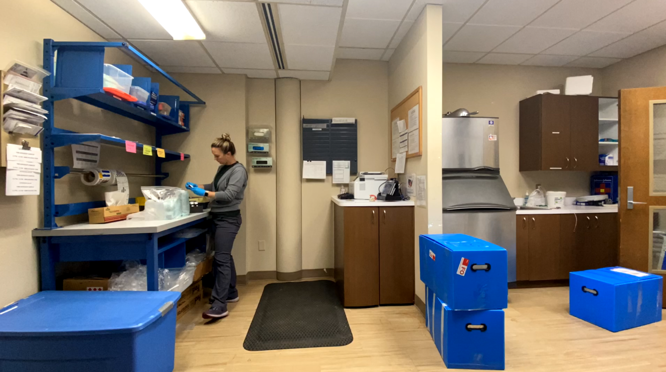 Woman working in a lab room.