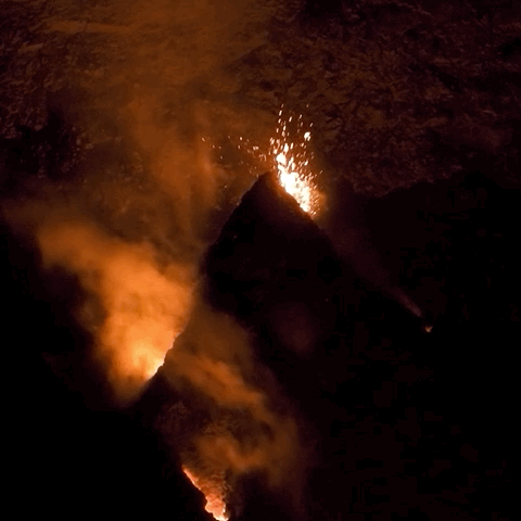 ANIMATED GIF: This animated image file (GIF), viewing the west vent in Halema‘uma‘u crater