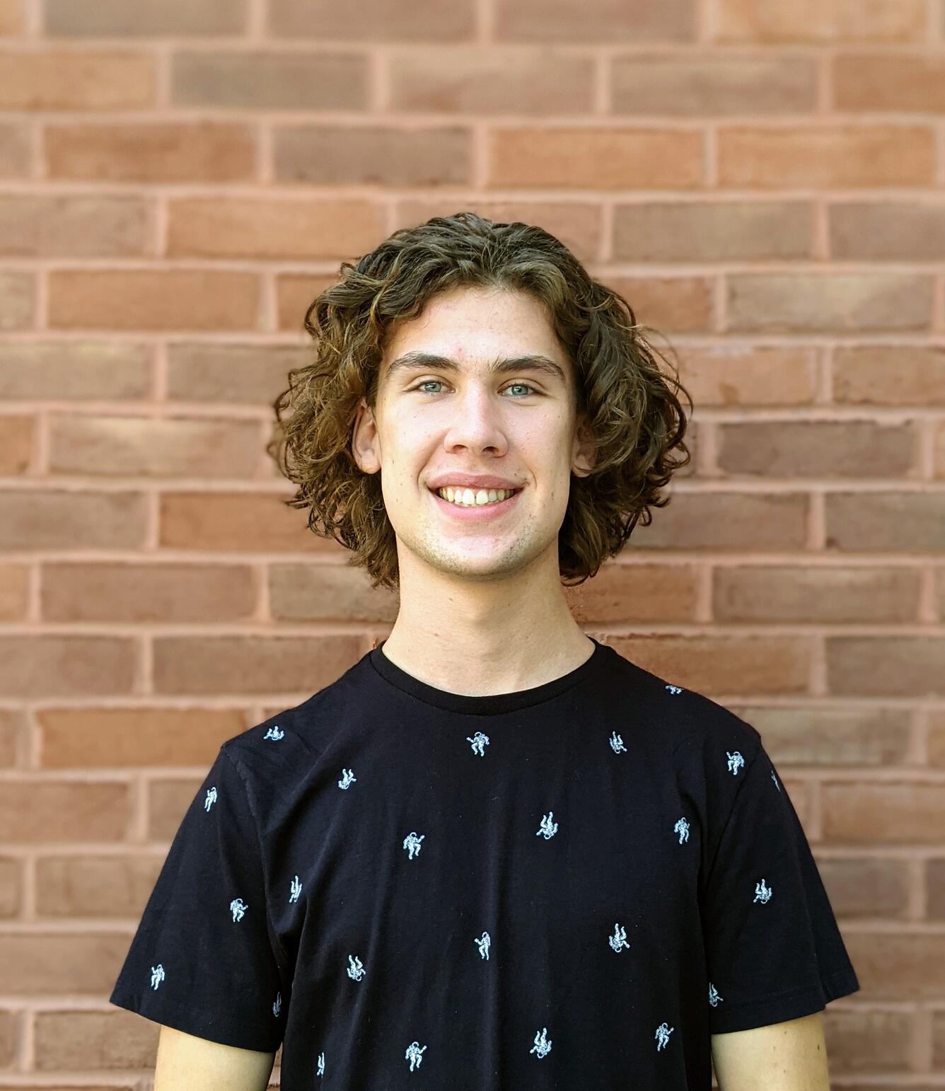 Headshot of Eli Whitehead-Zimmers