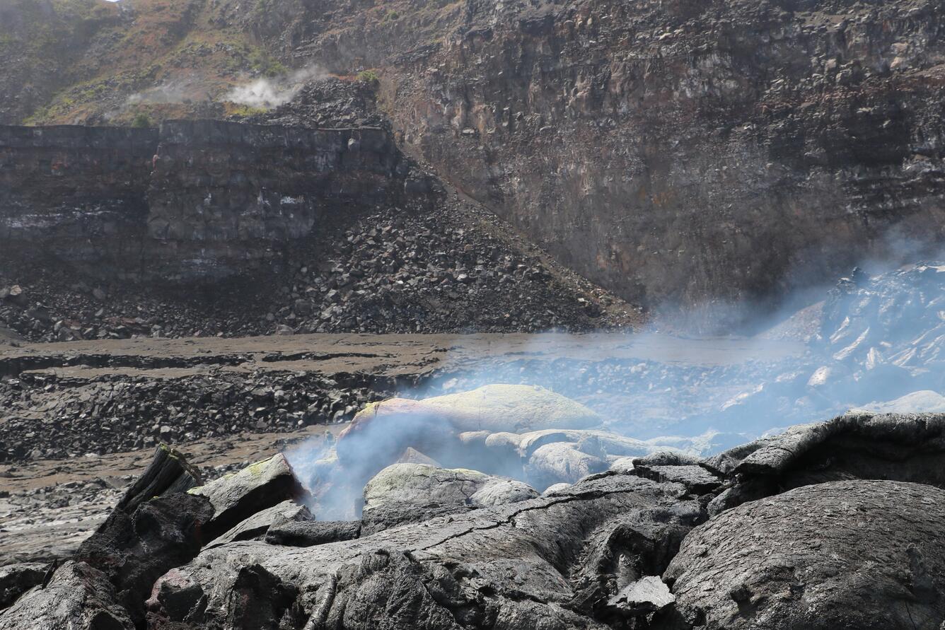 Color photograph of degassing fumarole 