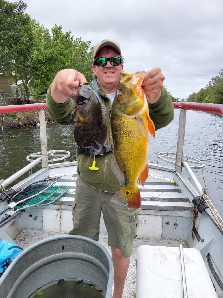 Eric Johnson with an oscar and a butterfly peacock bass