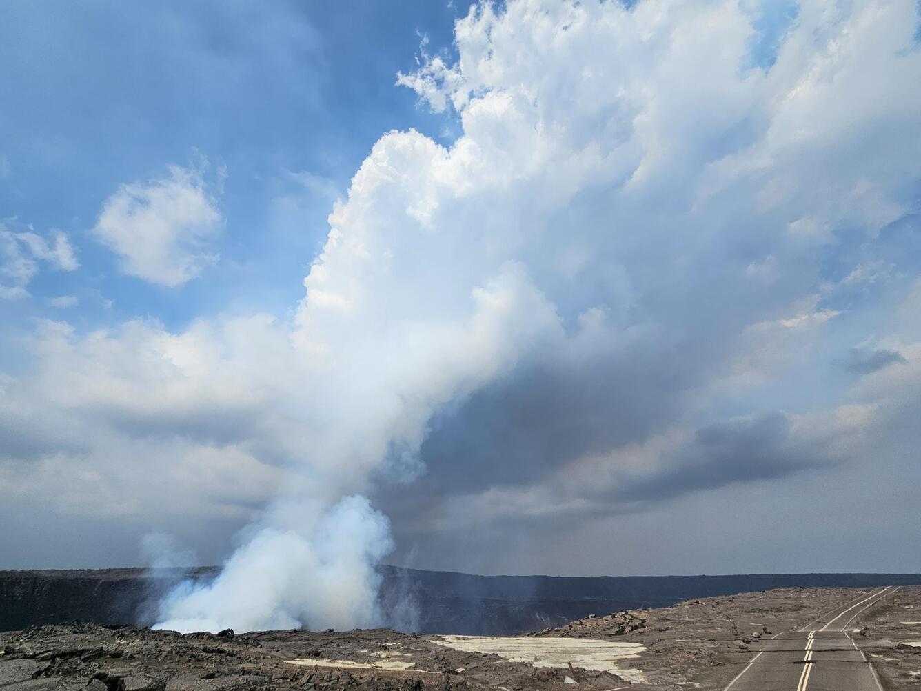 Color photograph of eruption plume