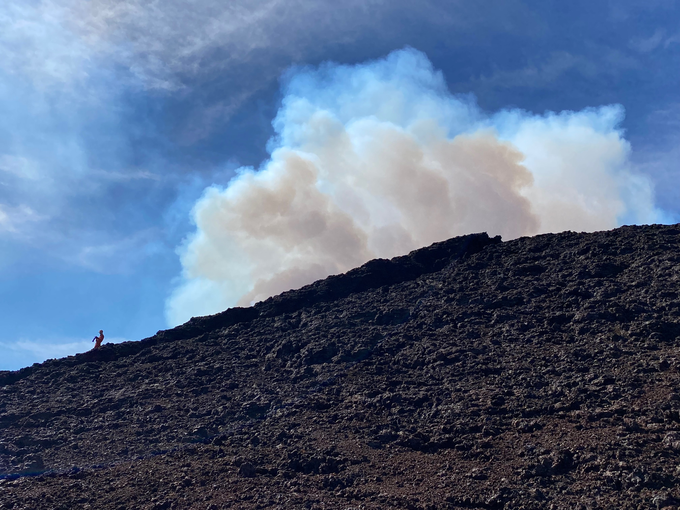 view of the eruption plume from fissure 3