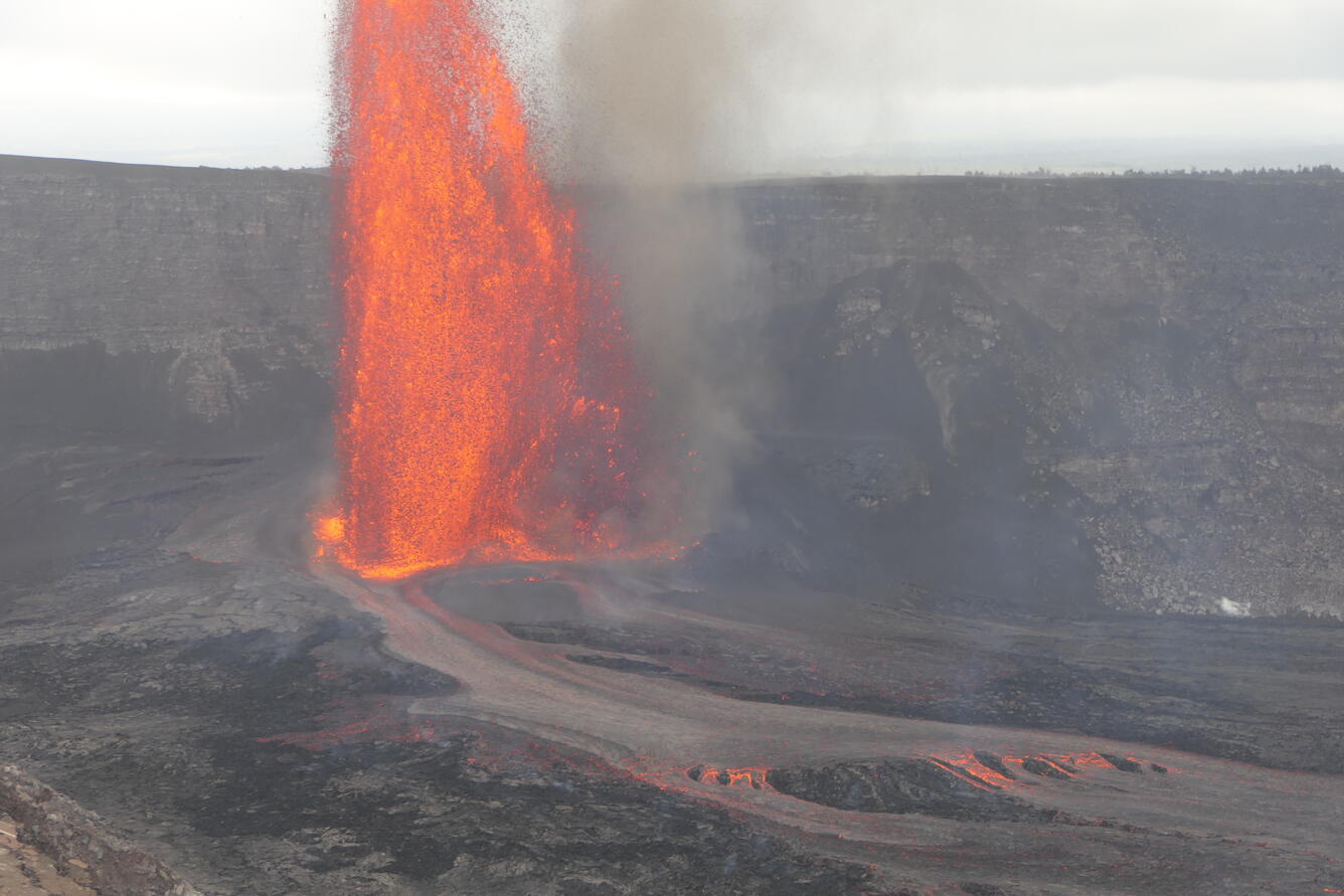 Color photograph of lava fountains