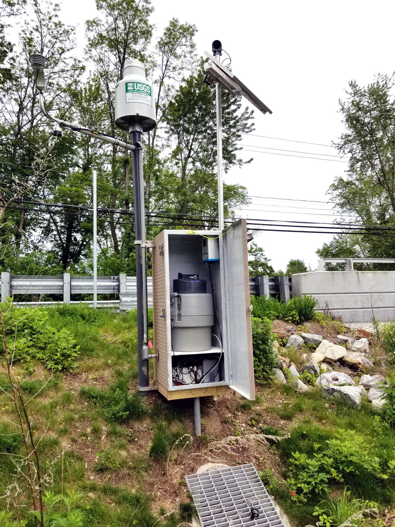 Highway monitoring station USGS 415157072291301 along State Route 74 near Vernon, Connecticut