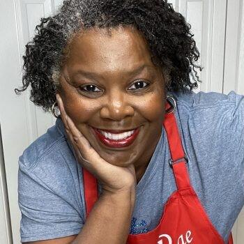 woman wearing gray shirt and red apron