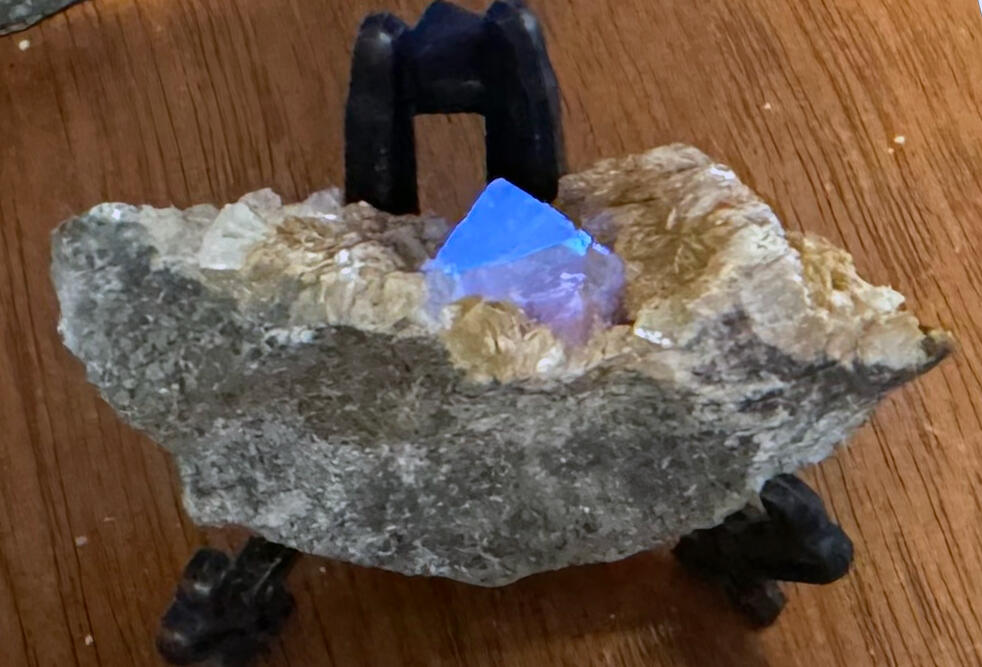 Scheelite under shortwave ultraviolet light