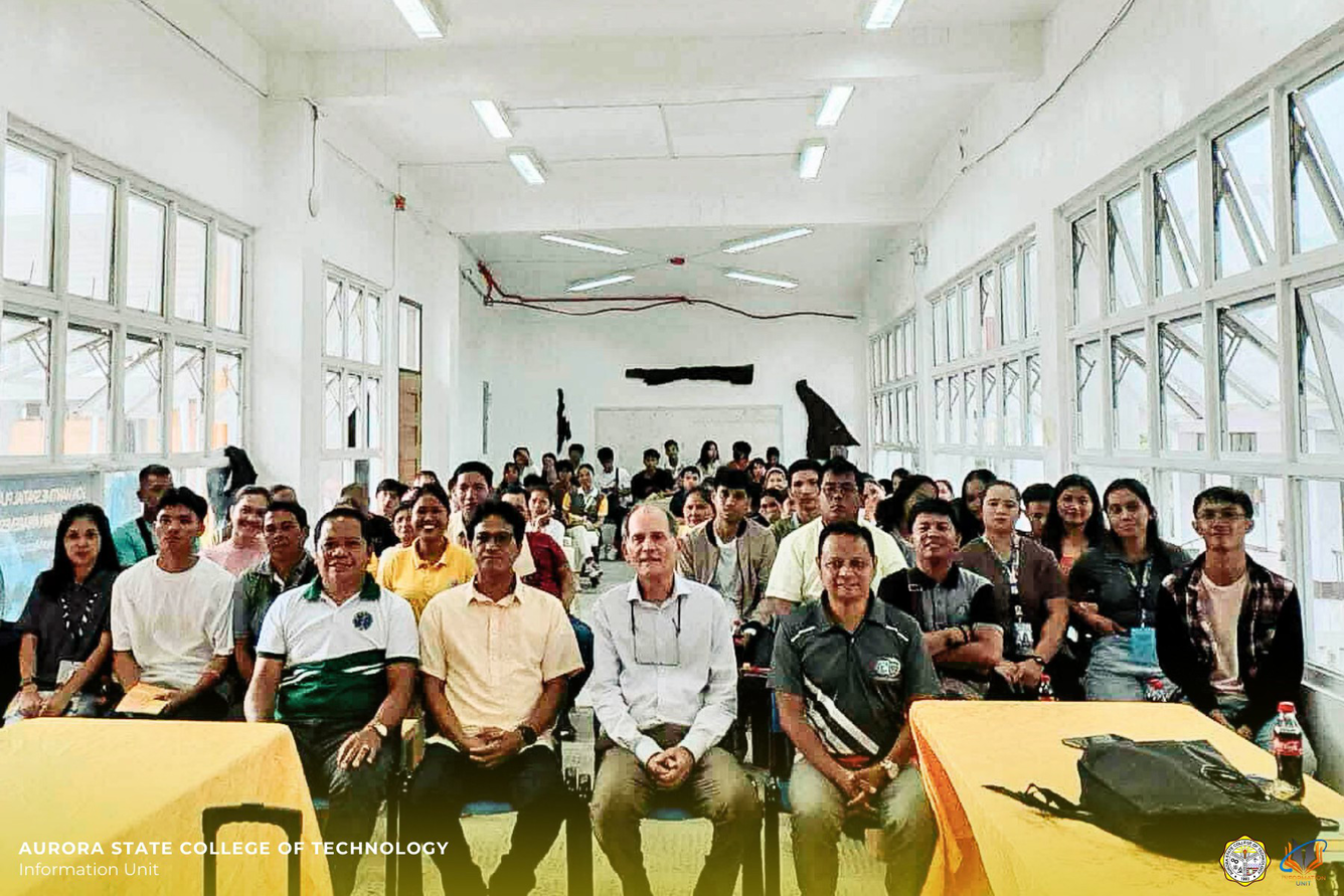 USGS Emeritus Research Geophysicist Guy Cochrane leads a seafloor mapping seminar