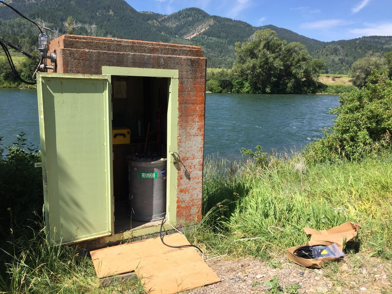 Autonomous environmental DNA sampler located in a USGS stream gage