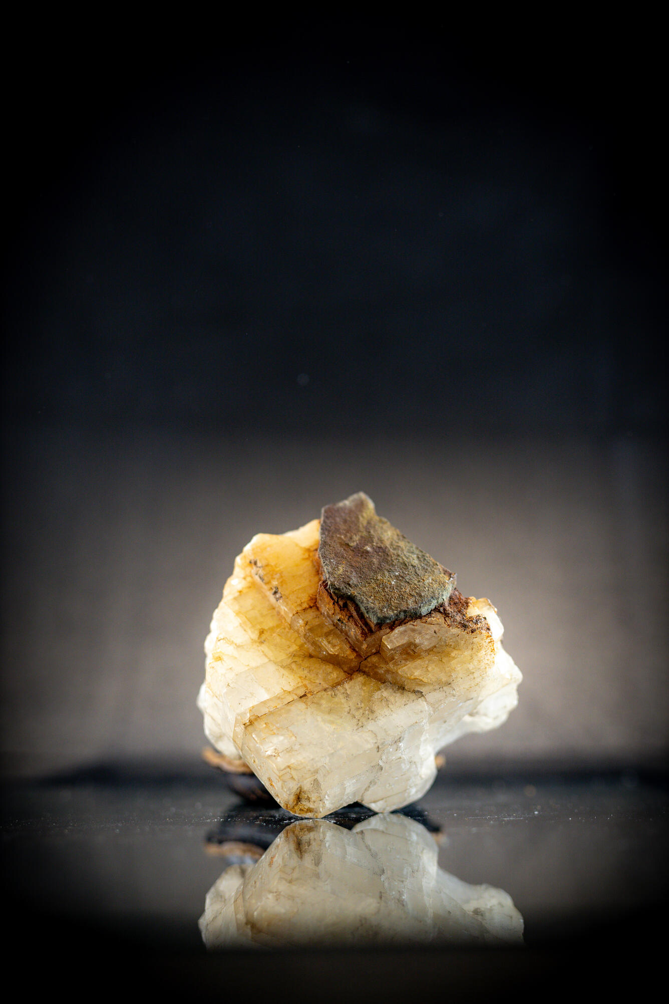 High-definition image showing crystal structure and metallic highlights.