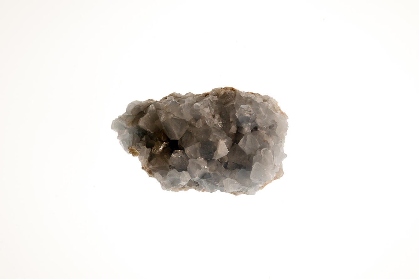  High-definition image showing pale blue color and prismatic crystal structure.