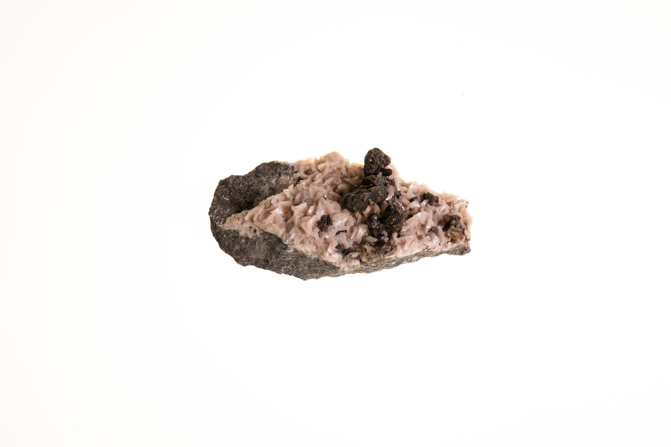 High-definition image of dolomite with sphalerite, showing the white crystalline dolomite matrix.