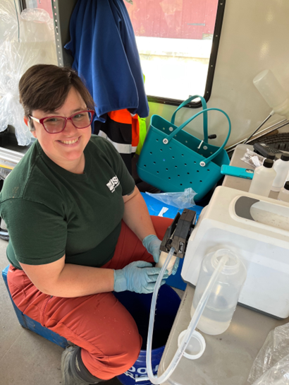 Image of USGS hydrologic technician Hannah Davis. 