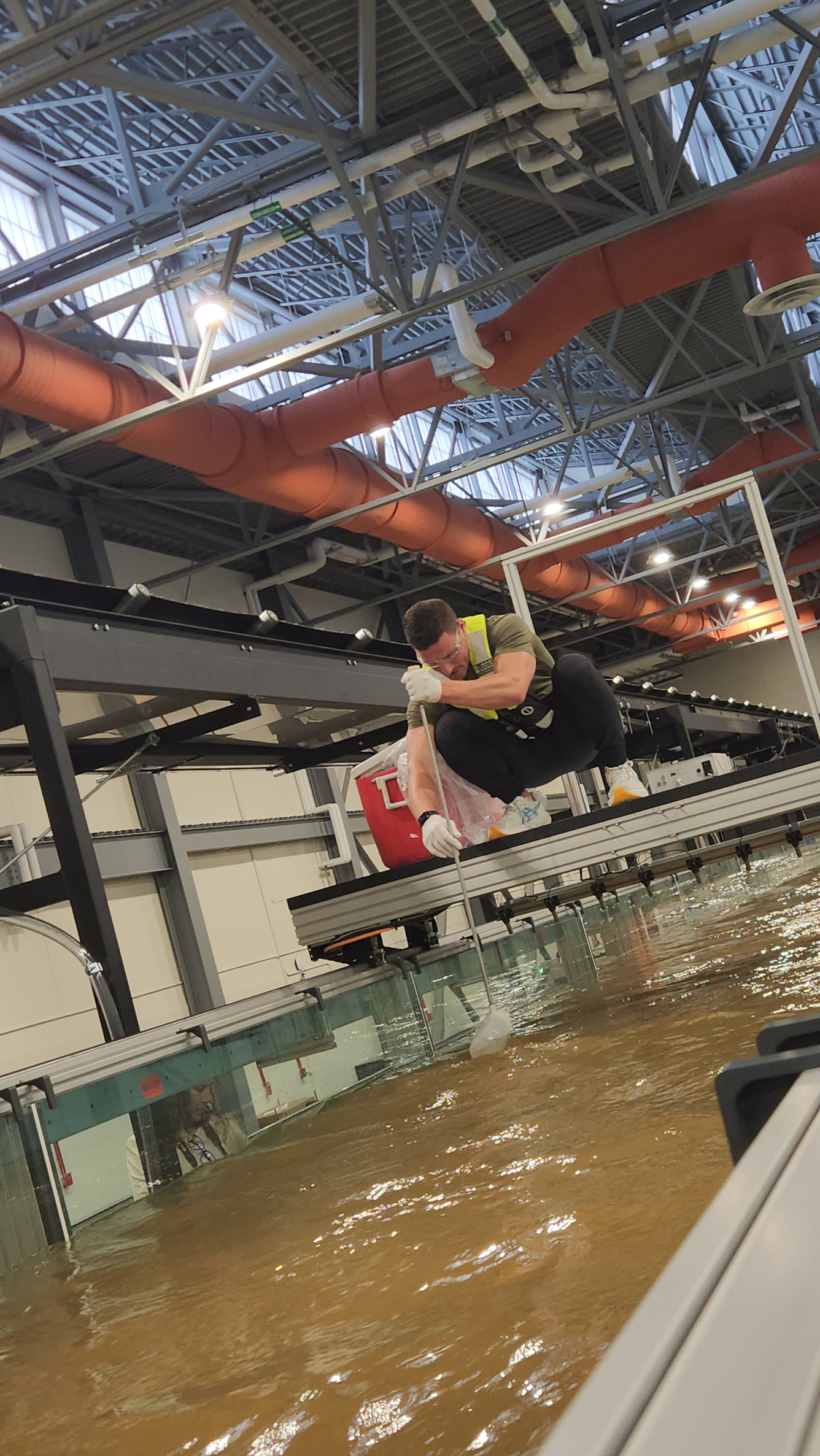 A Hydrologic Technician applies his field sampling expertise to laboratory experiments aboard the HIF tilting flume.