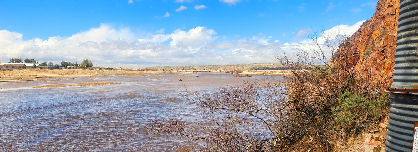 Mojave River near gage - MOJAVE R A BARSTOW 10262500