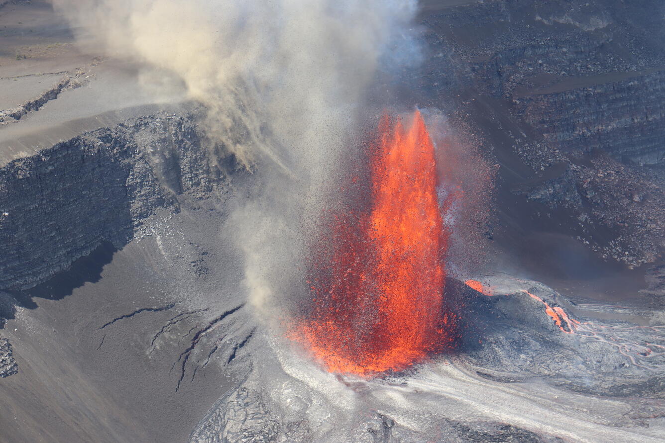 Color photograph of lava fountain