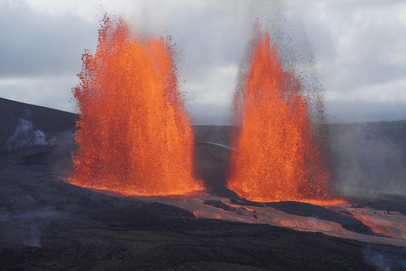 Color photograph of lava fountains