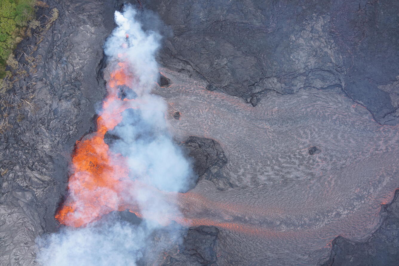 Image of the 2018 eruption of the Kilauea volcano taken from a natural color sensor mounted on a UAS