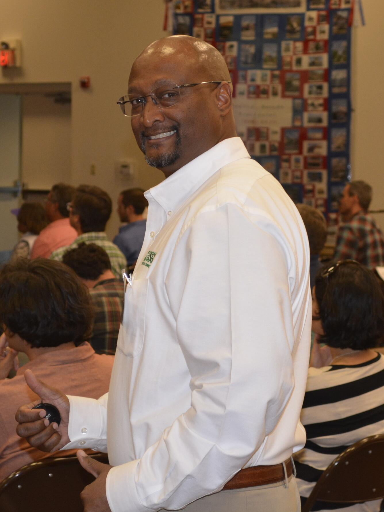 Profile picture of Jeff Sanders looking over his left shoulder and wearing a white button up shirt.