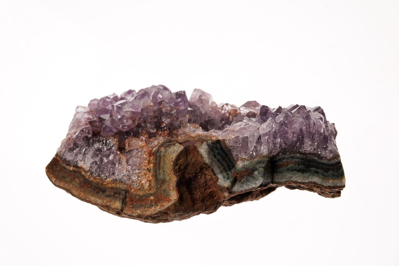 High-definition image of quartz specimen with visible inclusions and prismatic structure.