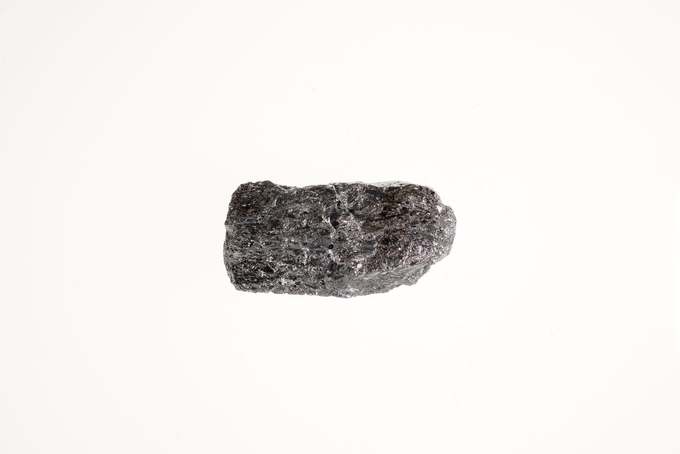  High-definition image of silicon metal specimen with fine-grained texture and silvery color.