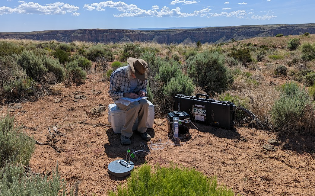 Measuring soil surface emission of radon