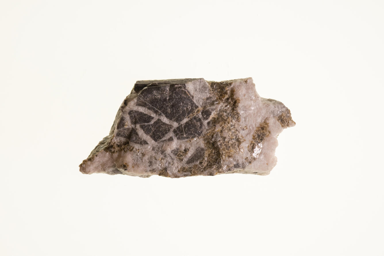 High-definition image of sphalerite specimen with visible crystal faces and reddish-brown hue.