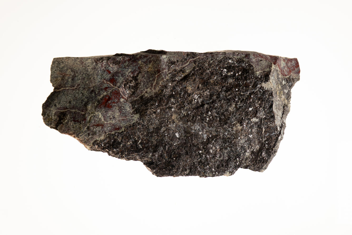 Isolated specimen of sphalerite with serpentine.