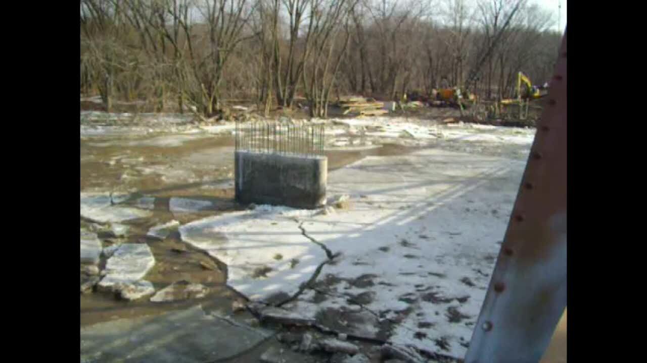 video thumbnail: Ice breakup on the Skunk River at Augusta, IA