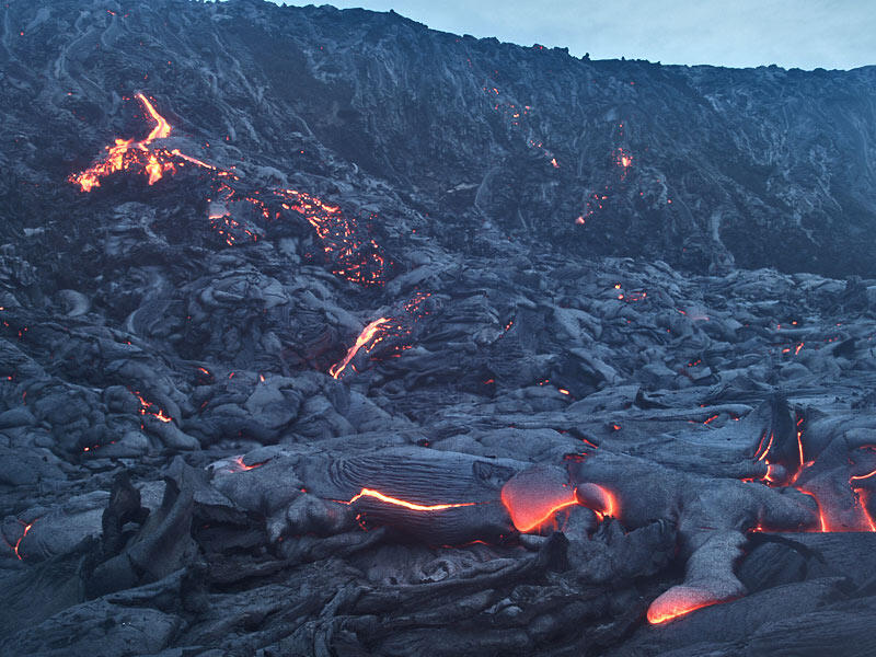 This is a photo of a trickle of lava on new fan built against Paliuli.