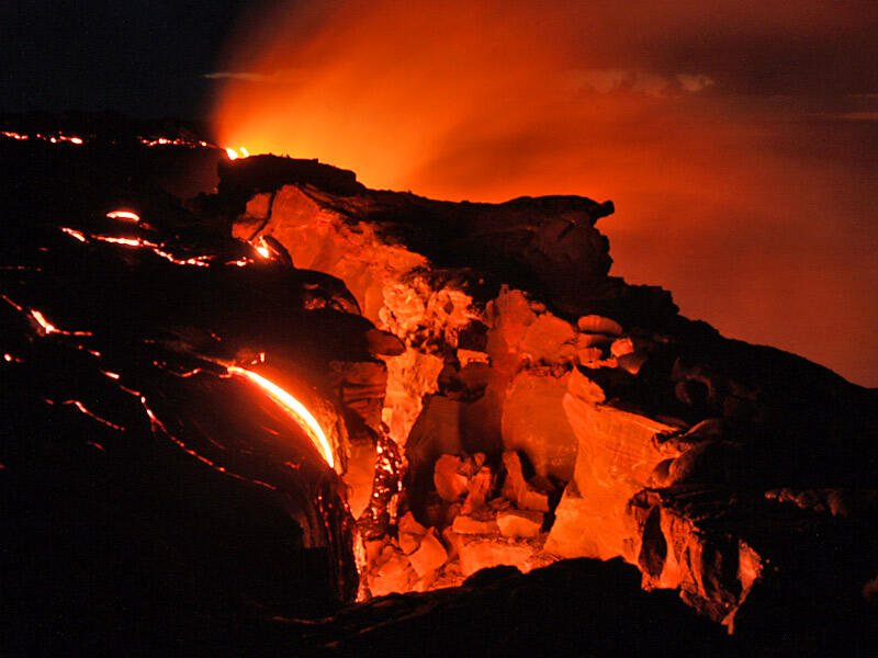 This is a photo of a crack into which lava pours at East Lae`apuki.