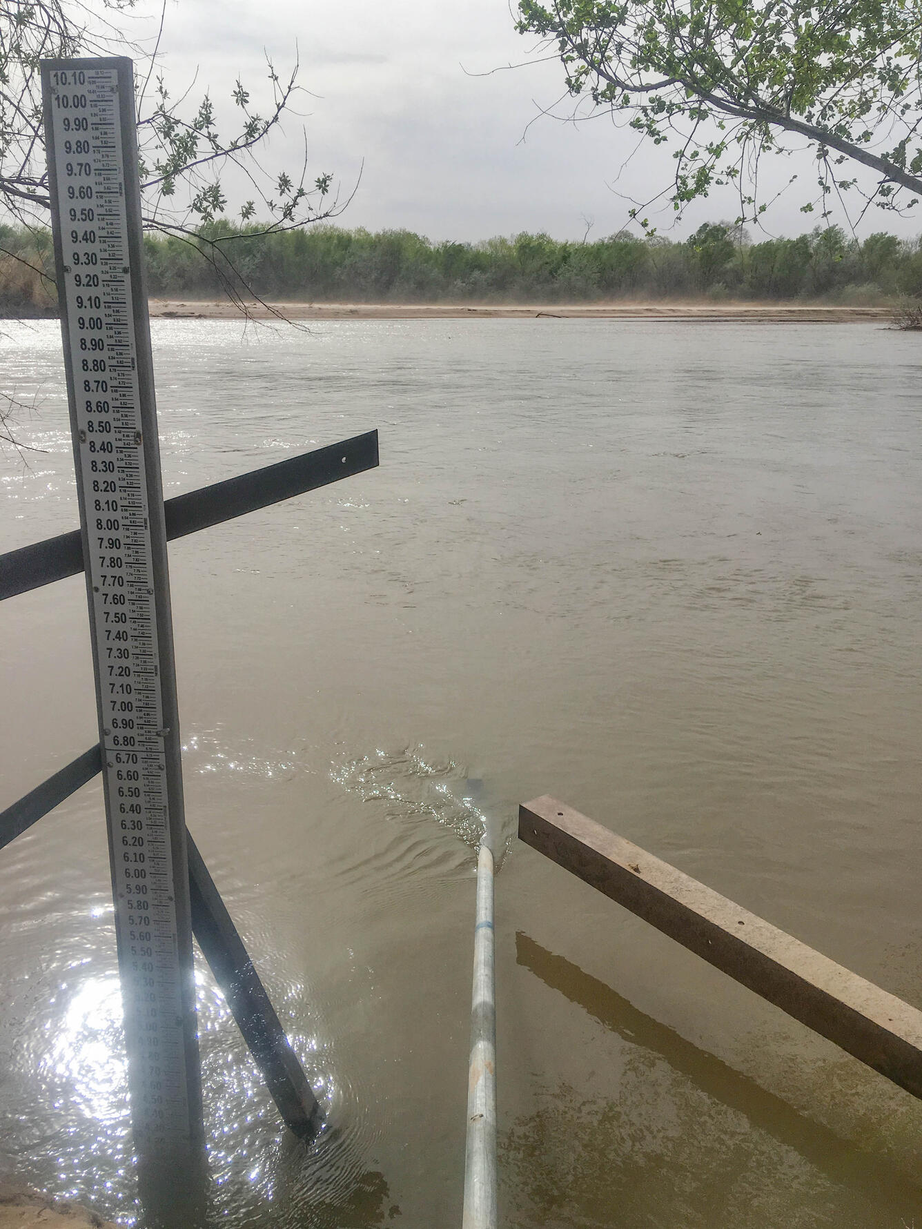 Rio Grande staff gage at Valle de Oro National Wildlife Refuge