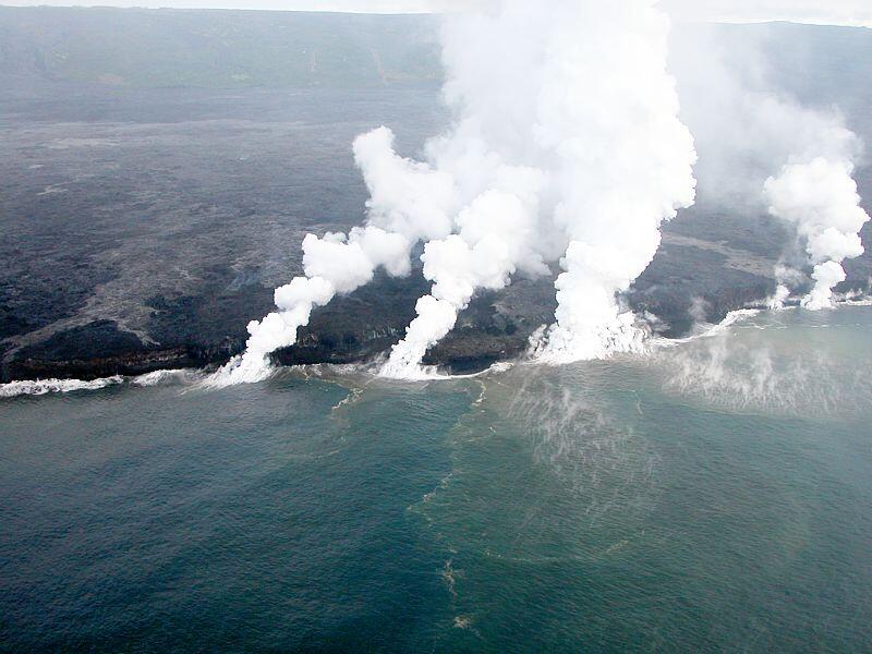 This is a photo of a large laze plume at Ka`ili`ili ocean entry composed of four main entry points.