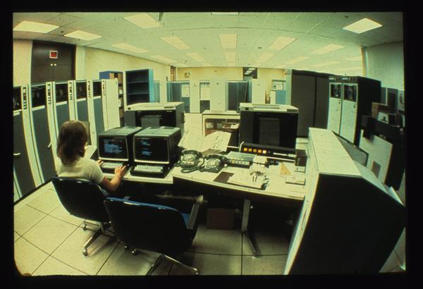 1980 image of the USGS EROS computer room